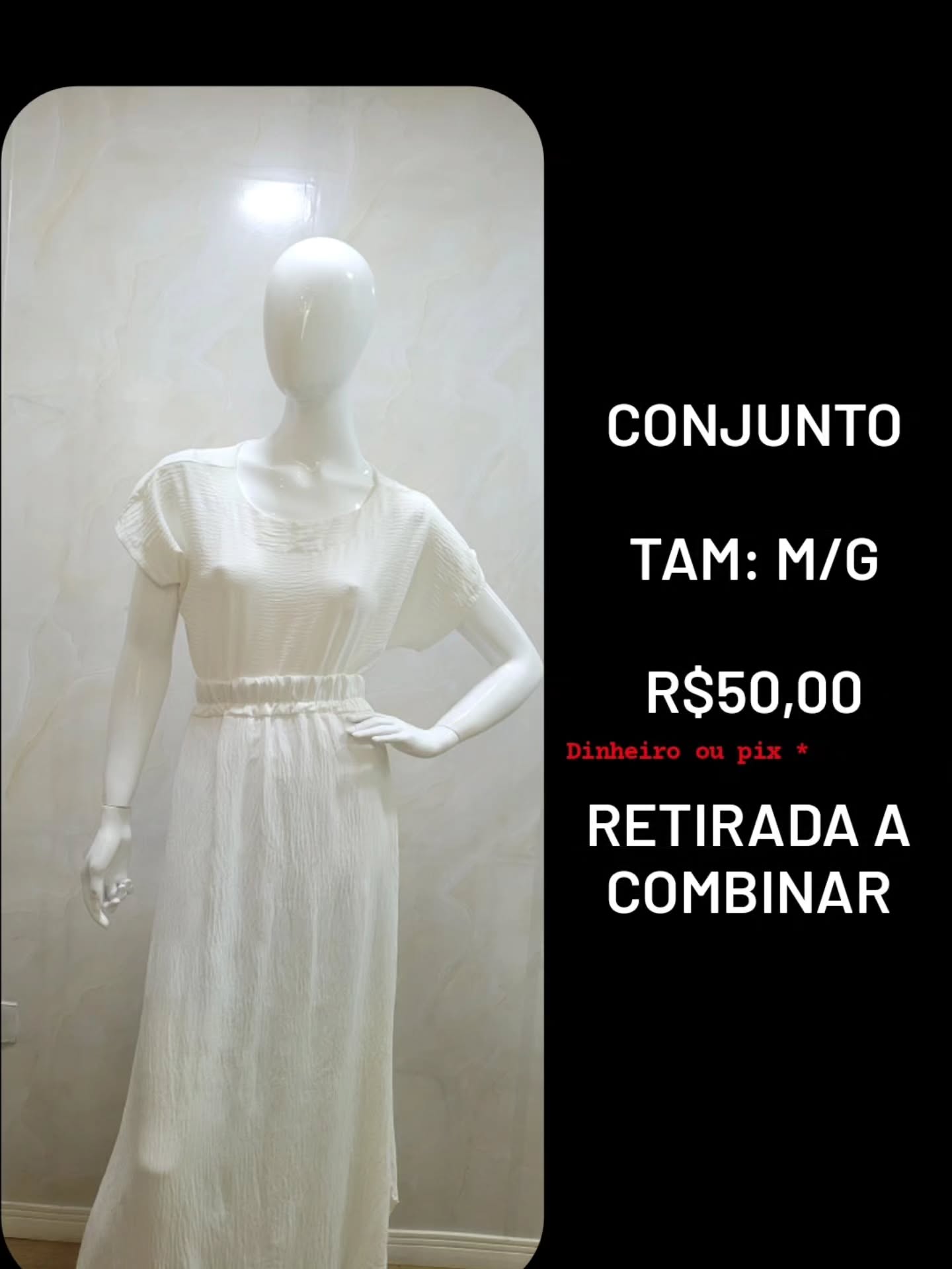 Foto da peça Conjunto claro de blusa e saia longa